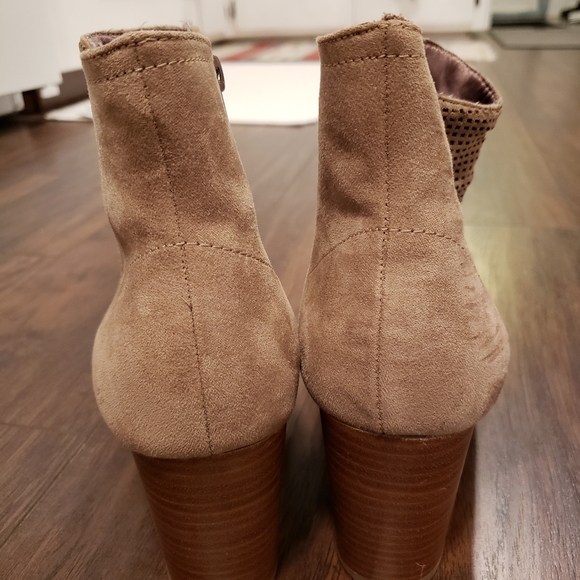 Size 10 suede Mia Boots - Picture 2 of 4